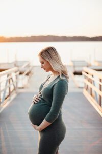 maternity photographer lake crabtree