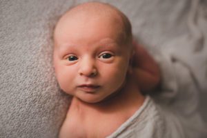 newborn eye contact