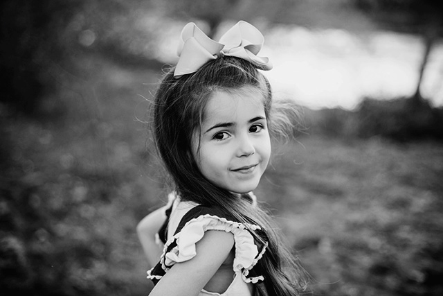 little girl with bow | Raleigh Family Photography