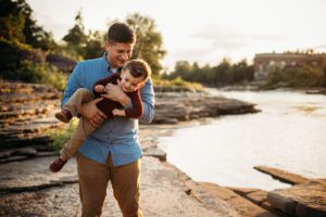 dad and son playing maternity photographer in cary
