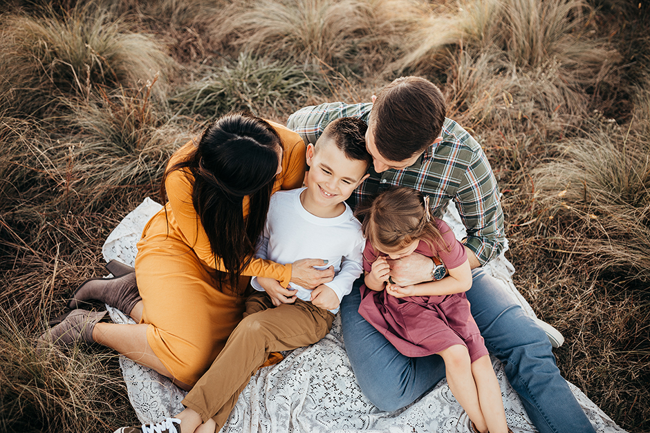 family laughing, raleigh family pictures