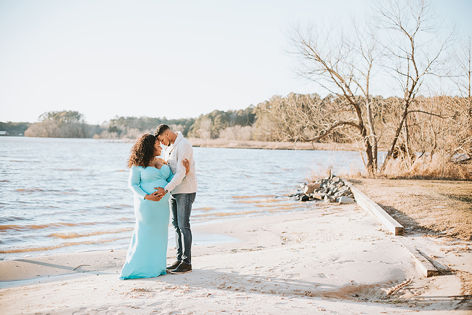 maternity pictures on water, pregnancy photos raleigh