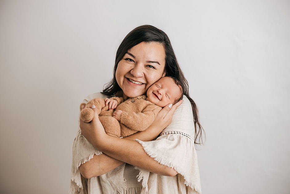 newborn baby pictures holly springs mom and baby smiling