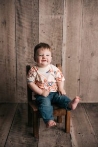 cary baby photographer Laura Karoline phography, baby sitting on chair