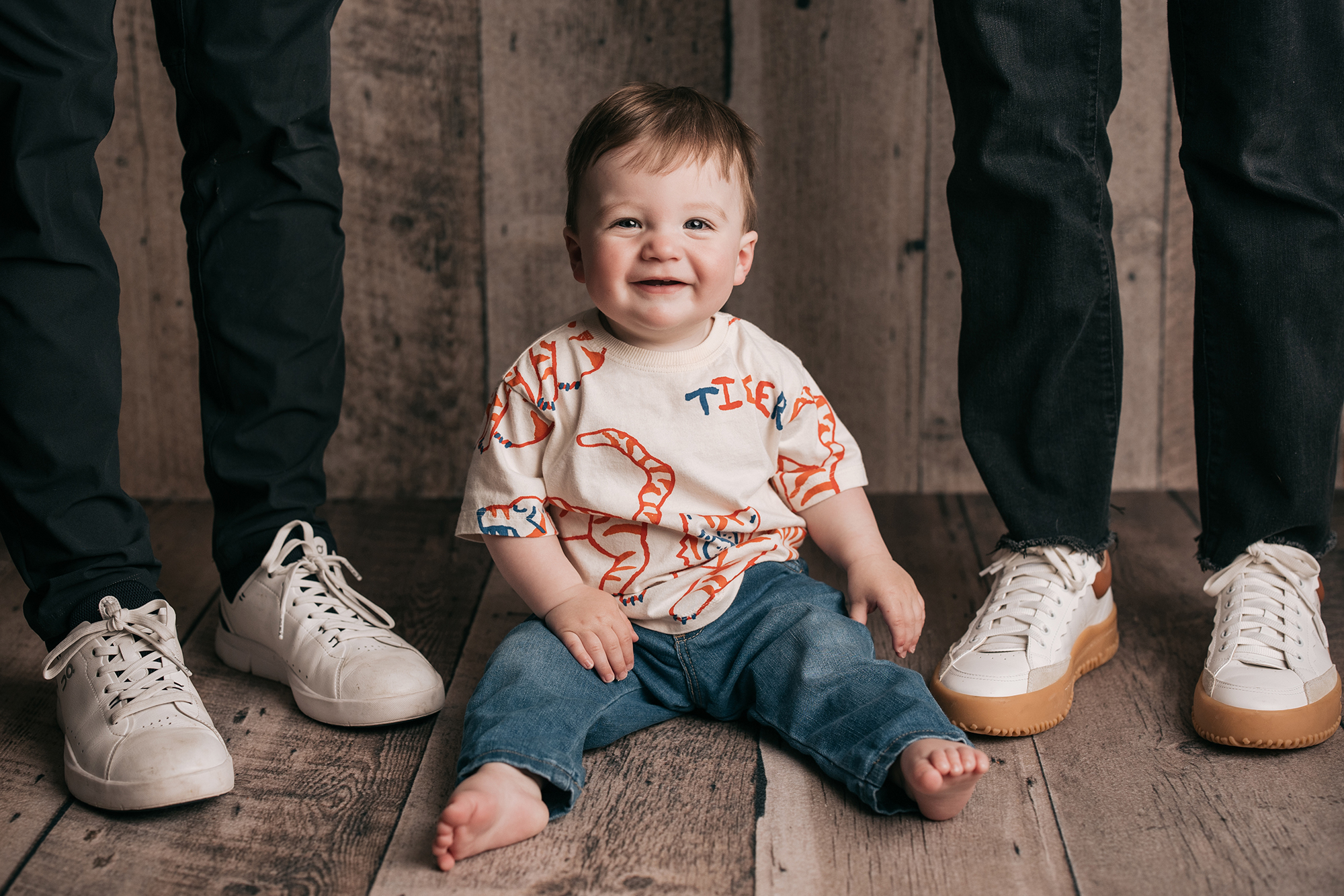 cary baby photographer Laura Karoline phography, baby sitting on floor