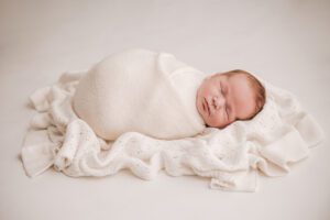 studio photography holly springs newborn - Laura Karoline Photography