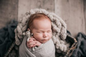 studio photography holly springs newborn - Laura Karoline Photography